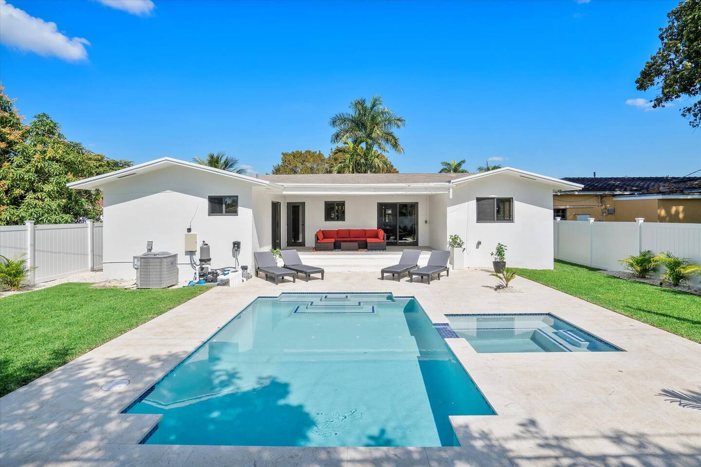 Biscayne Villa, with Heated Pool Oasis