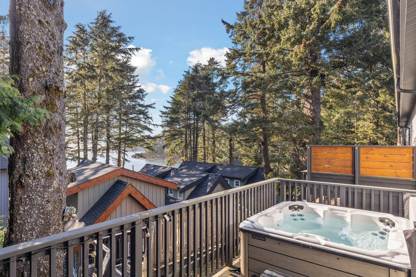 Hummingbird • Hot Tub w/ Stunning Views! Steps to Terrace Beach!