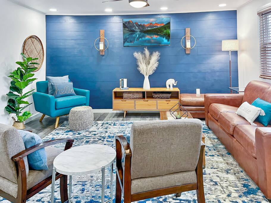 Magnolia House: Style and Comfort, Full Fence