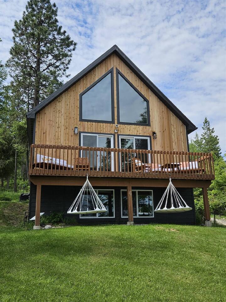 WOW Lake Retreat - Spa, Fire Pit, Sauna, Views!