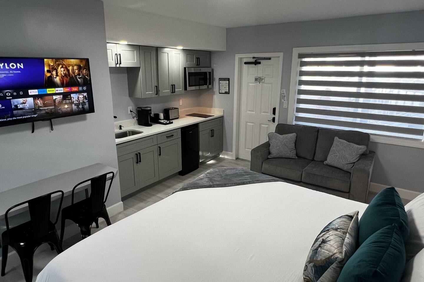 2 BR Suite Upscale Beachside Boutique Hotel