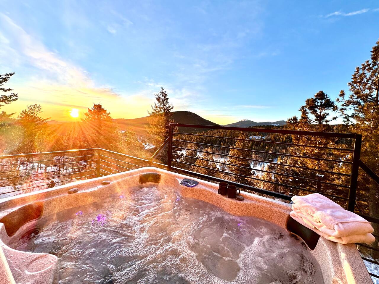 Sunrise+Sunset Views — HotTub/FirePit/BBQ/GameRoom