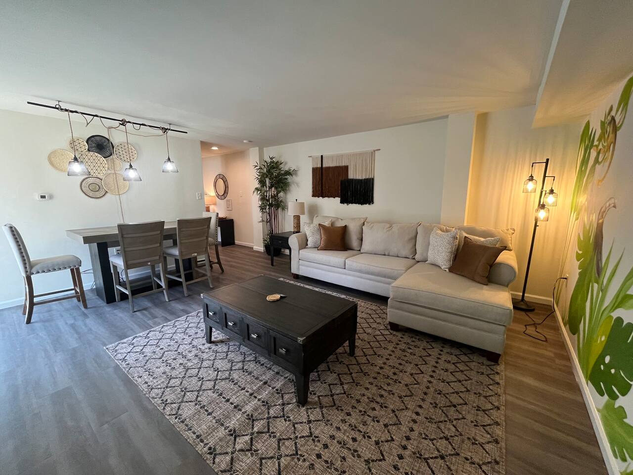 Palm Court-Trendy and Block from Ocean Casino