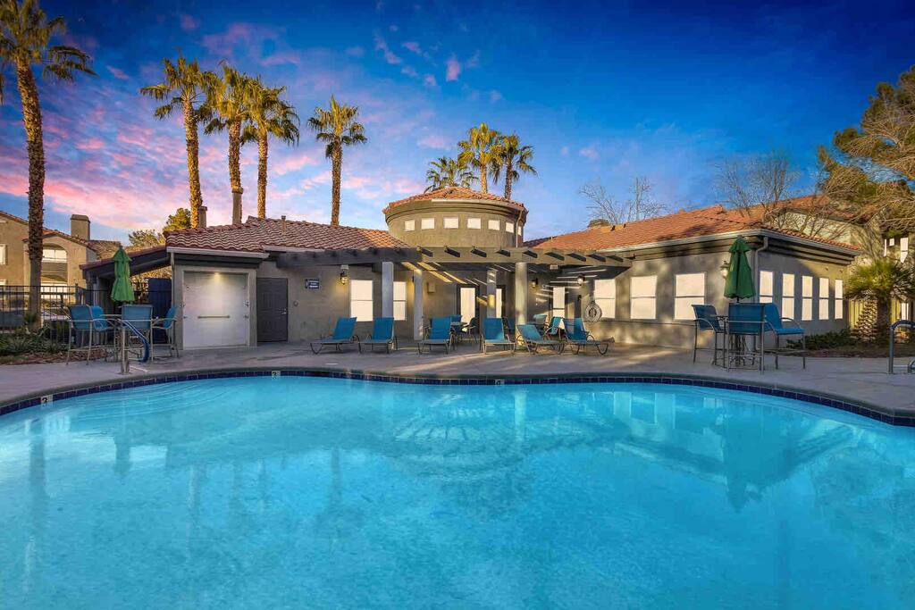 Amazing 2 BDR /2BTH Desert Oasis
