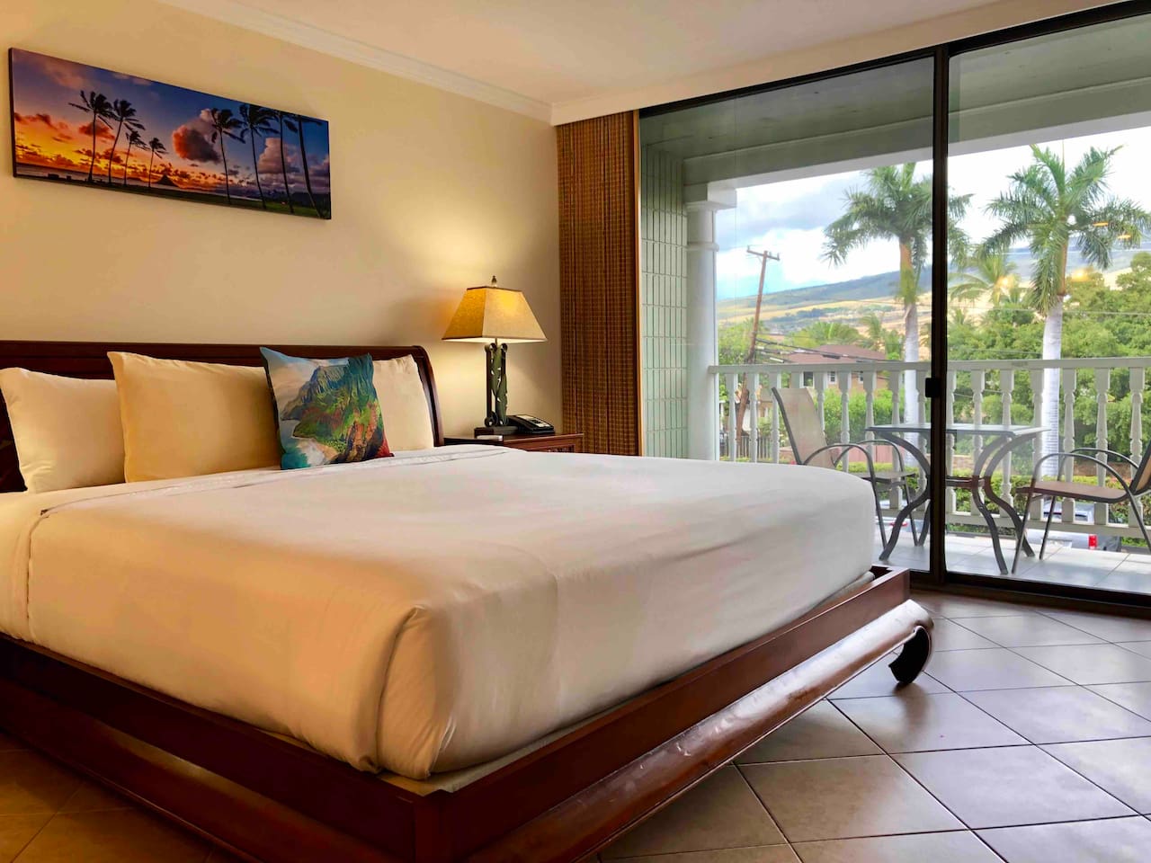 Lahaina Studio: Beachfront, Mountain View, Hot Tub