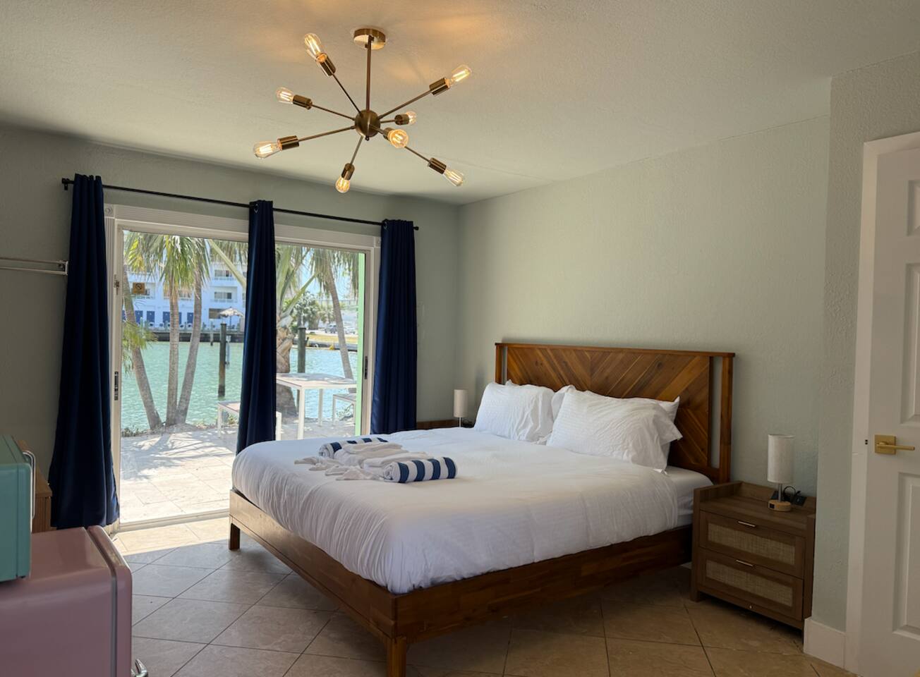 Dockside Delight and 3 Min Walk to beach