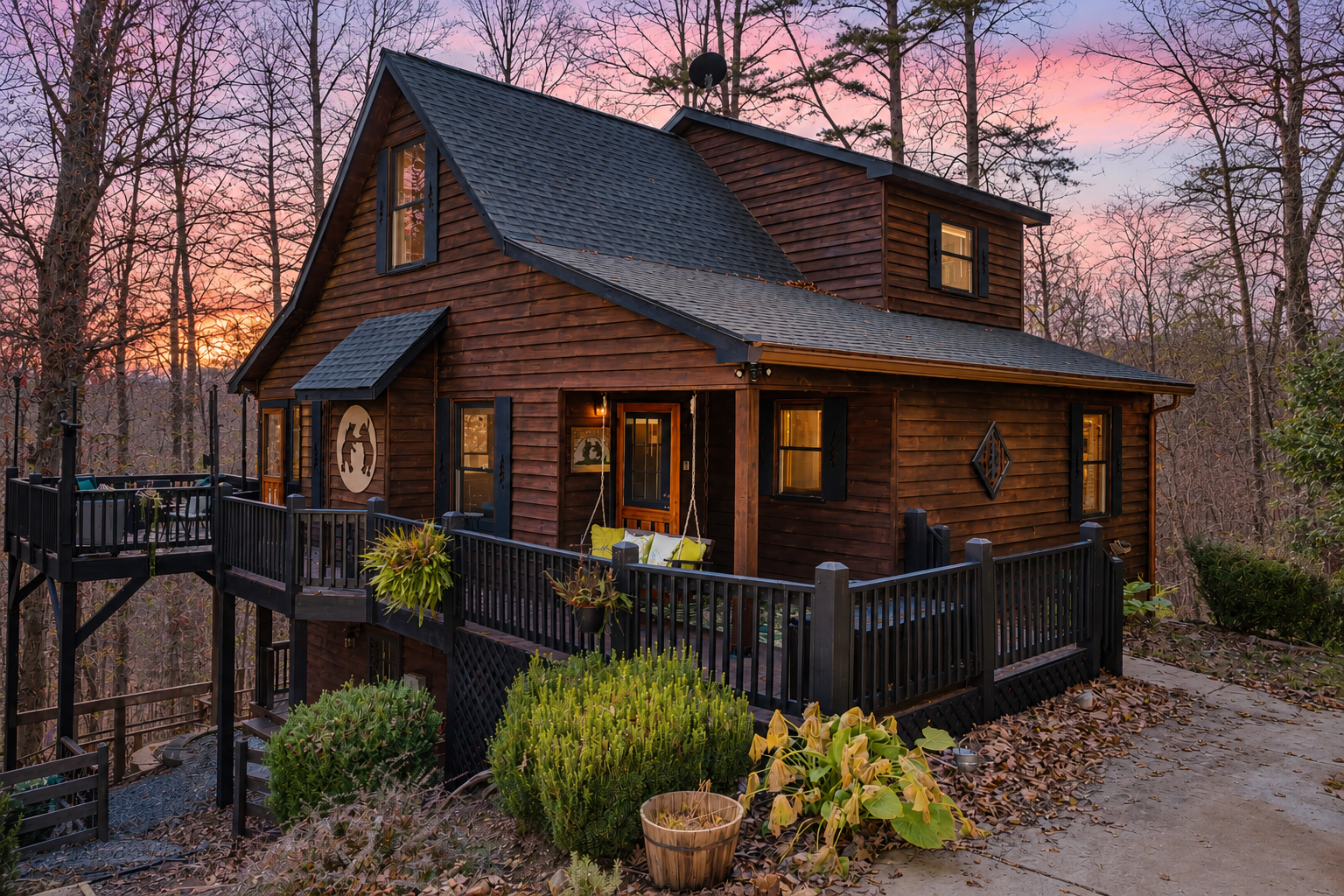 Fully-Fenced w/Pool & Resort Access, Pet-Friendly