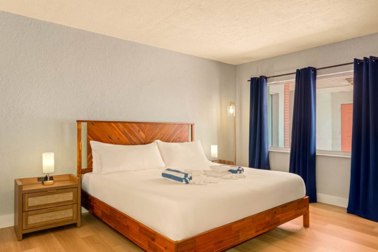 3 min to beach ~ pool ~ free parking ~ dock ~