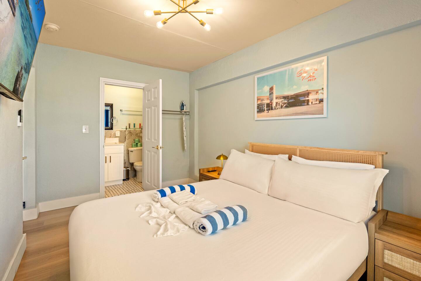 3 min to beach ~ dock ~ pool ~ free parking