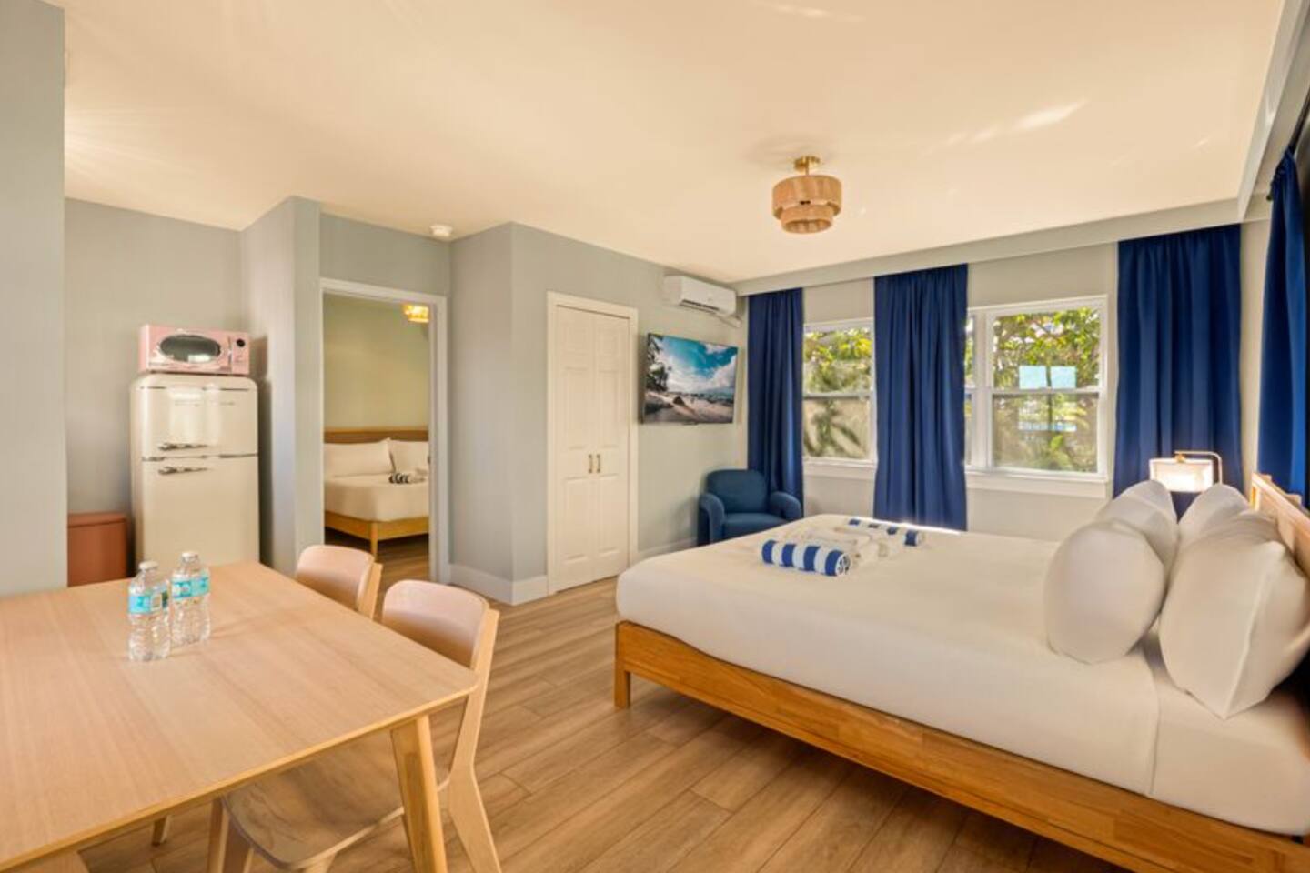 Coastal Sun Kissed Vibe ~ Free Parking