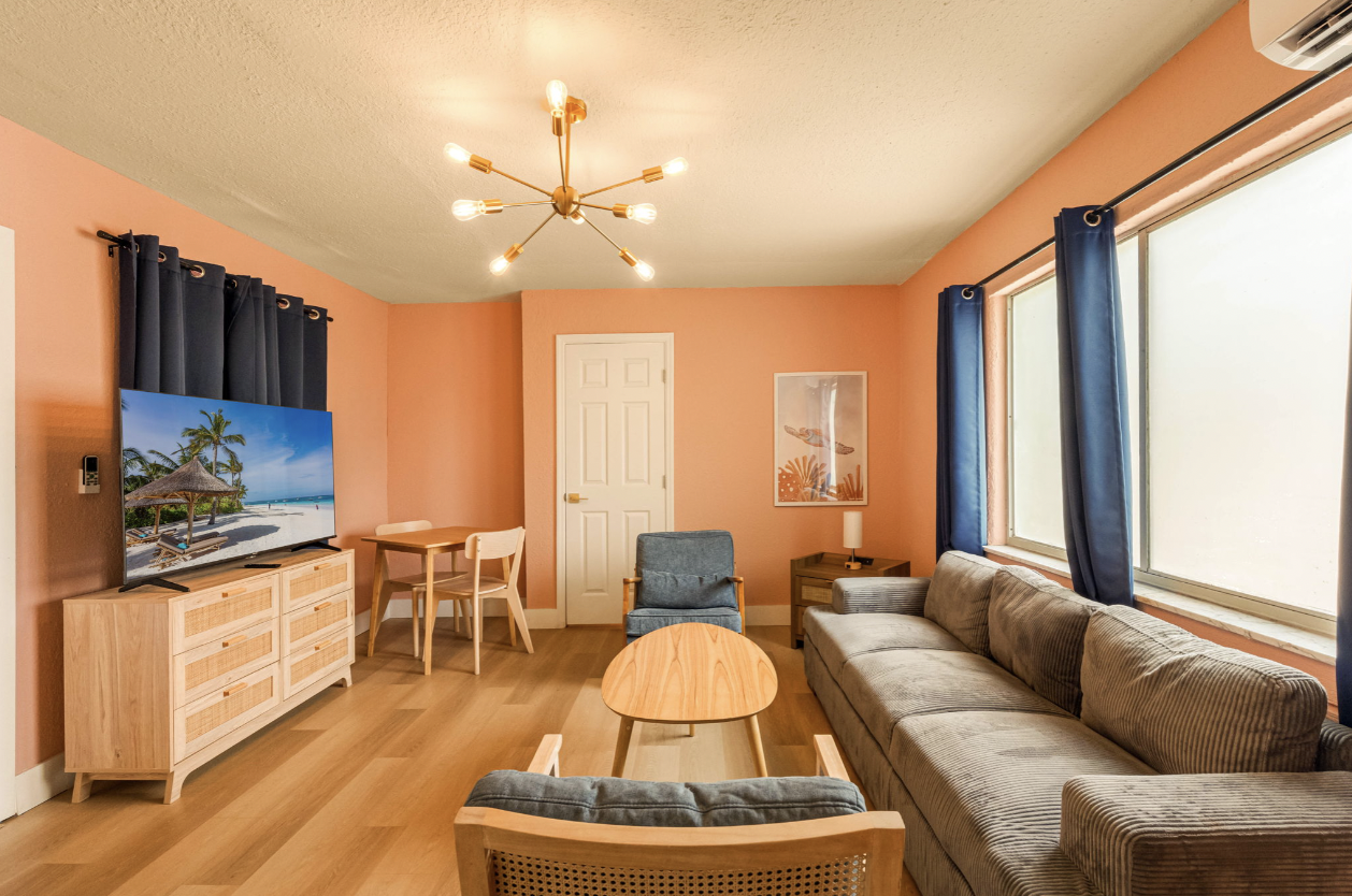 2 beds ~ kitchen ~ 3 min to beach ~ pool ~