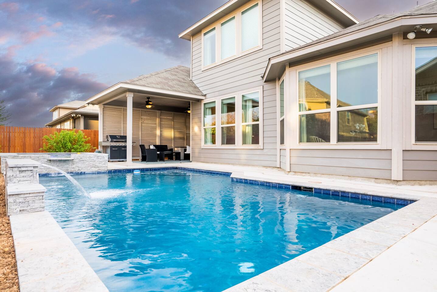 La Estancia: Chic Family Home with Heatable Pool