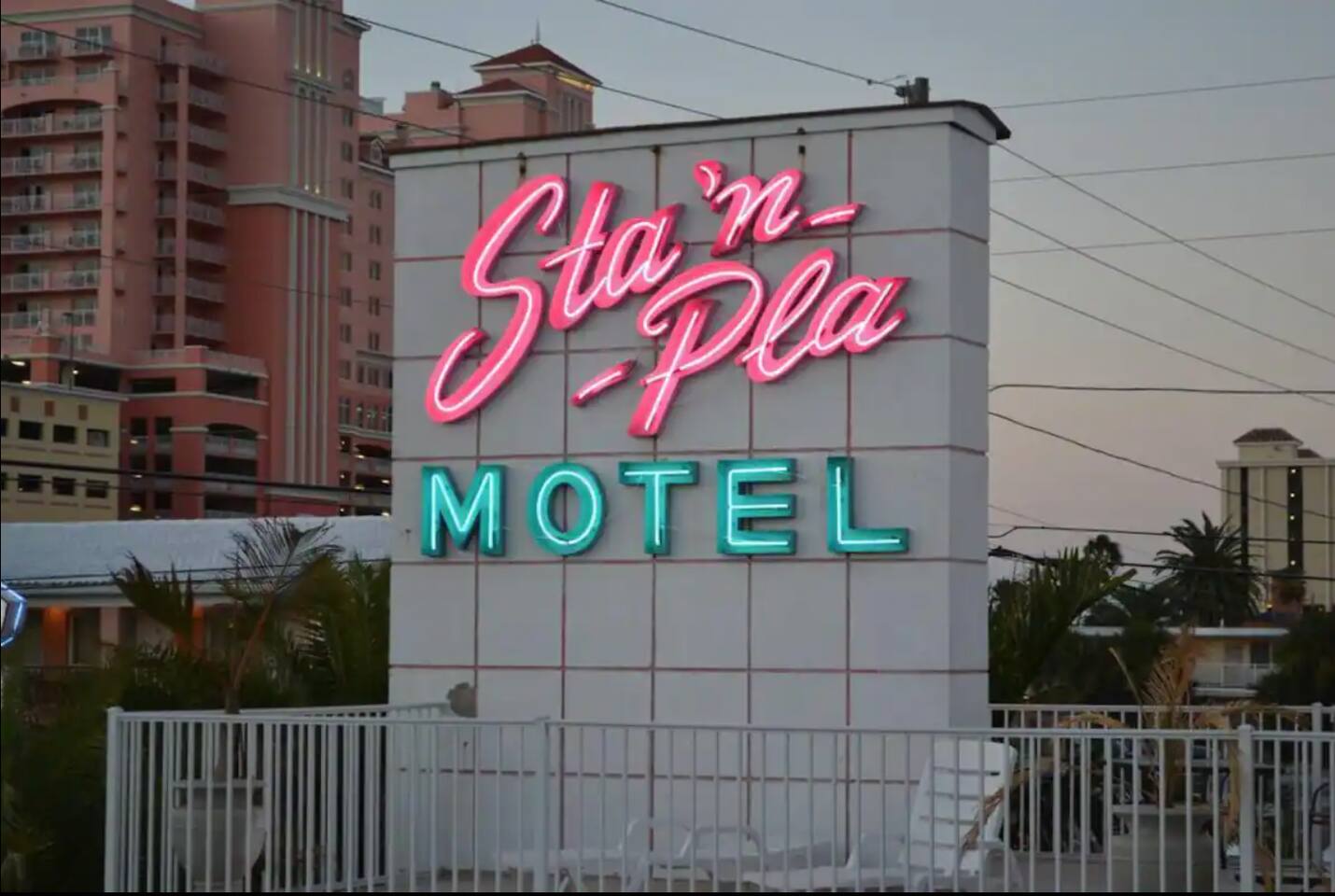 3 min to beach ~ pool ~ free parking ~