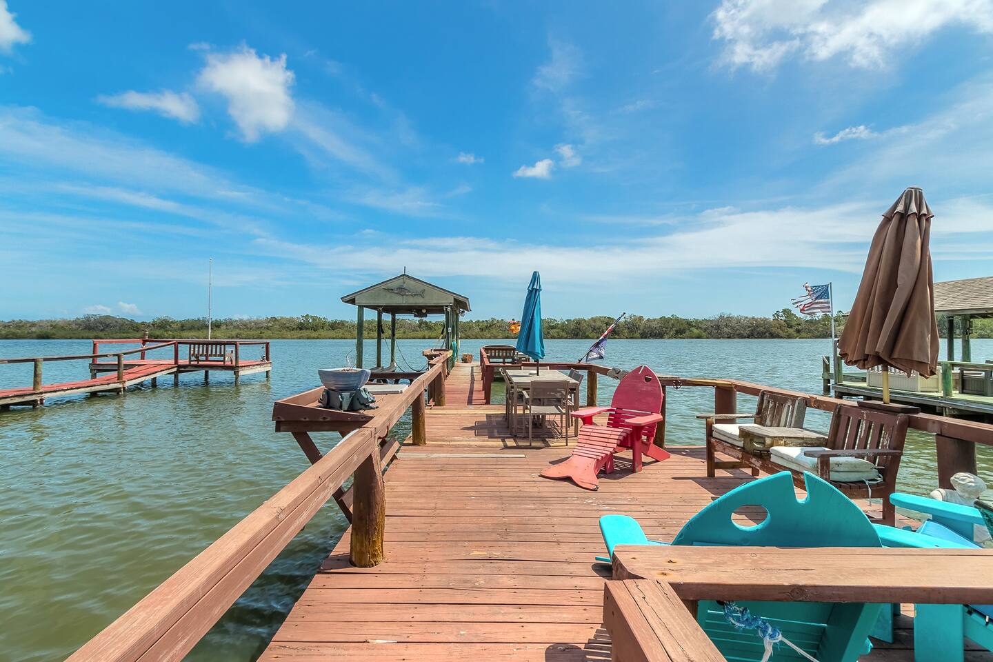 Bring your boat! Huge Private Dock for you on ICW!