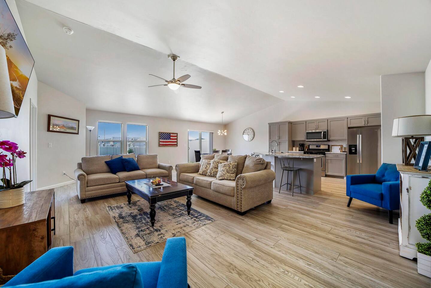 Wendell Townhome, 3bed/2bath/garage/private yard