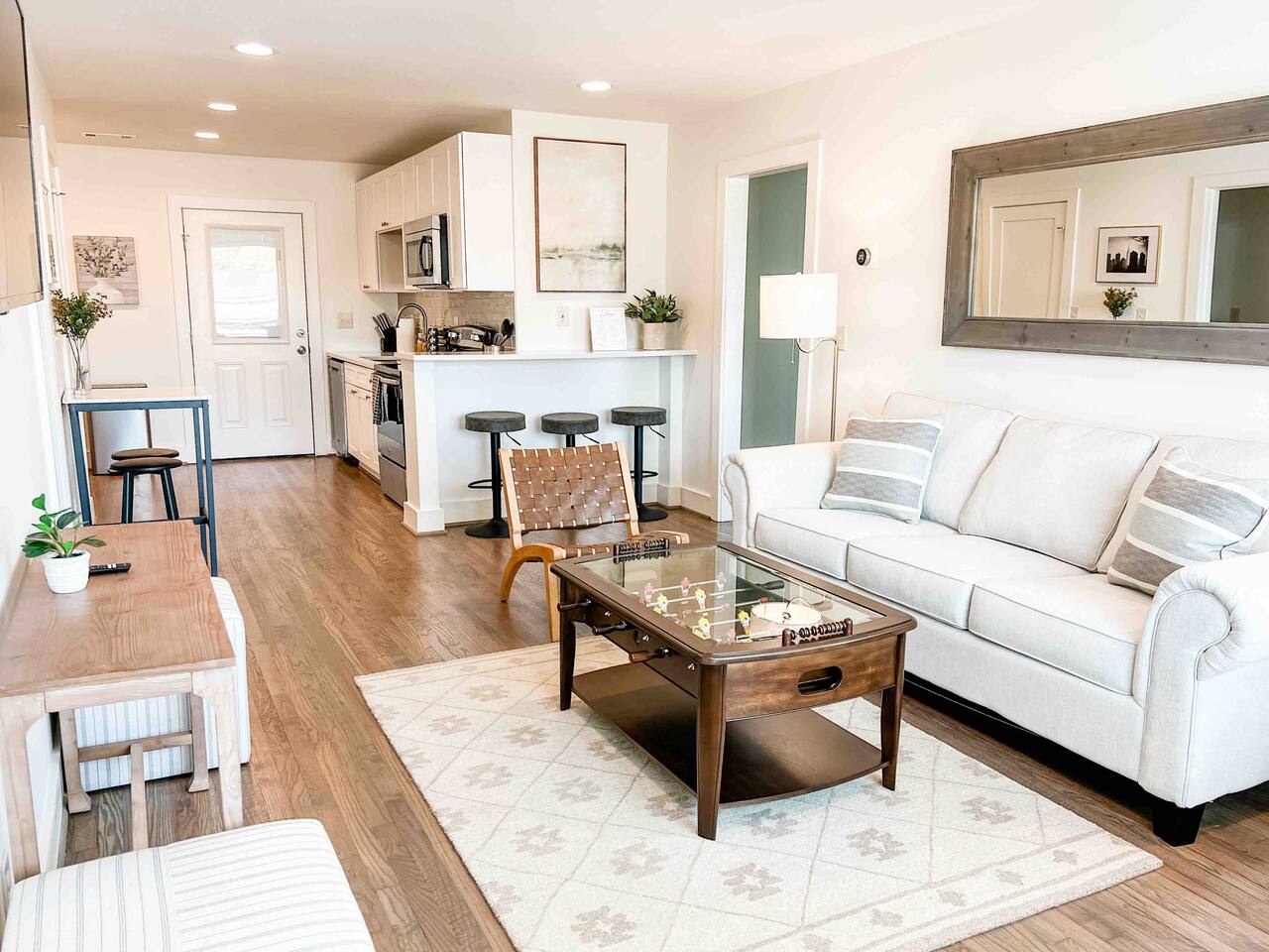 Cute 2 BR Condo Downtown Homewood