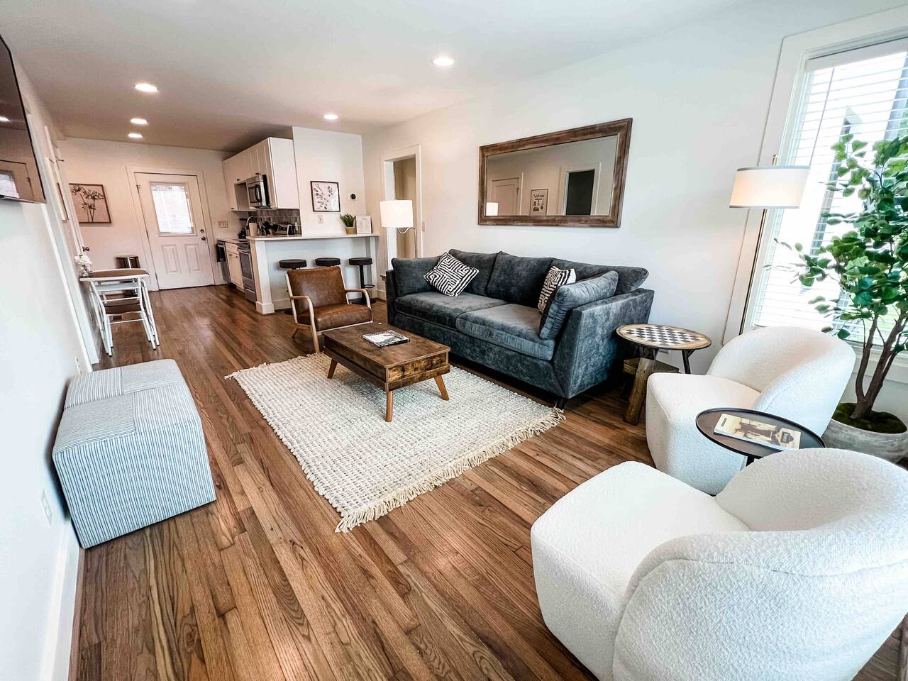 Delightful 2 BR Condo Downtown Homewood