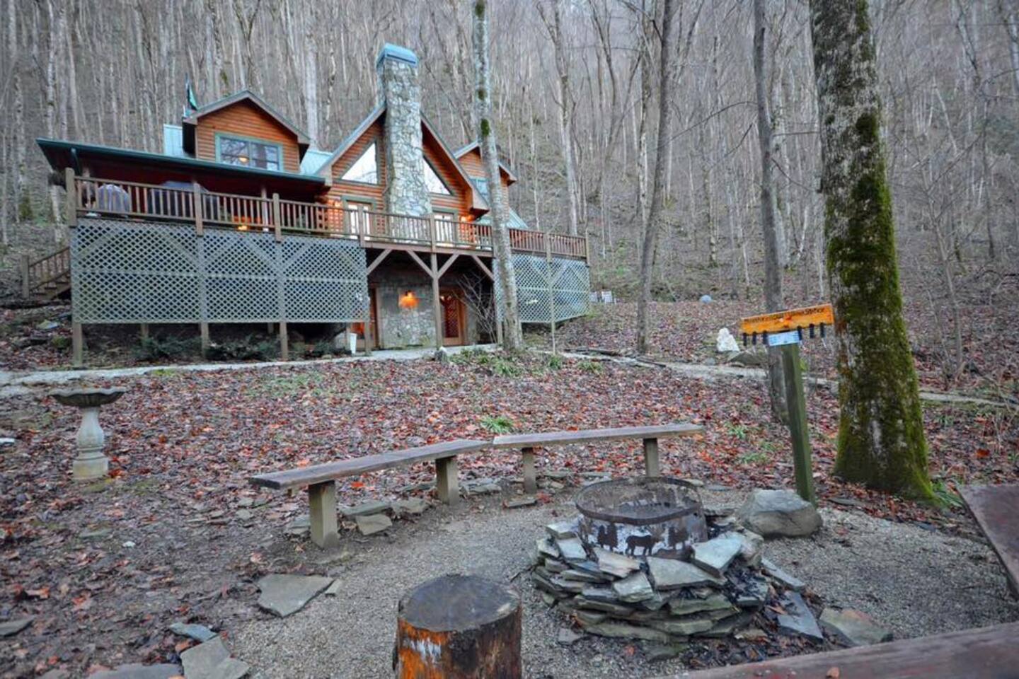 Large Cabin on Nantahala River!