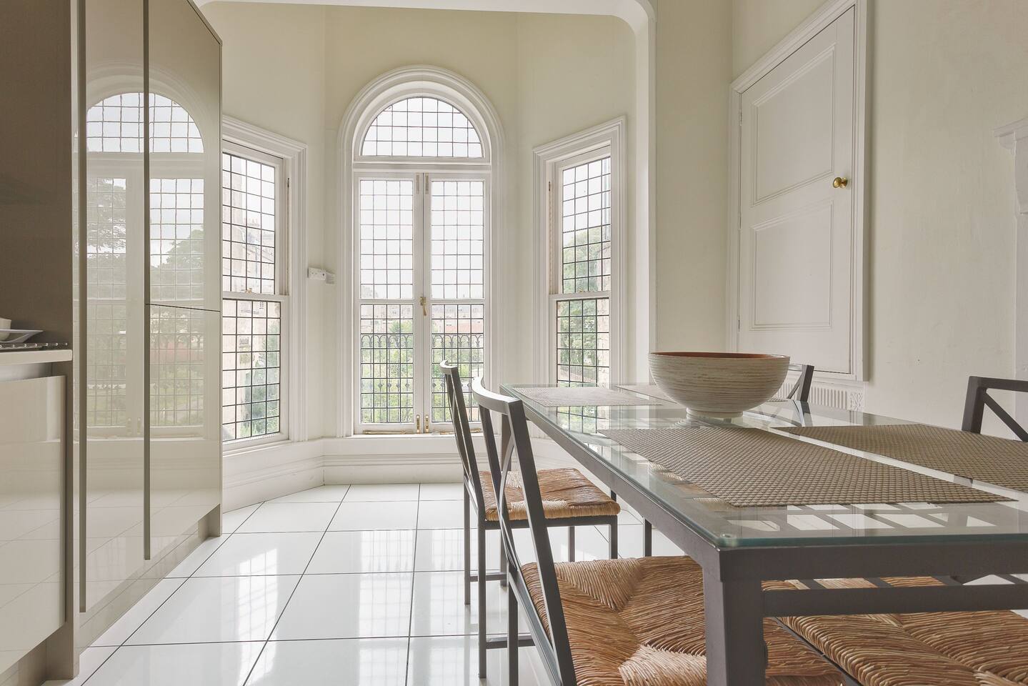 Elegant & Central & Spacious 2 Bed Home w Garden