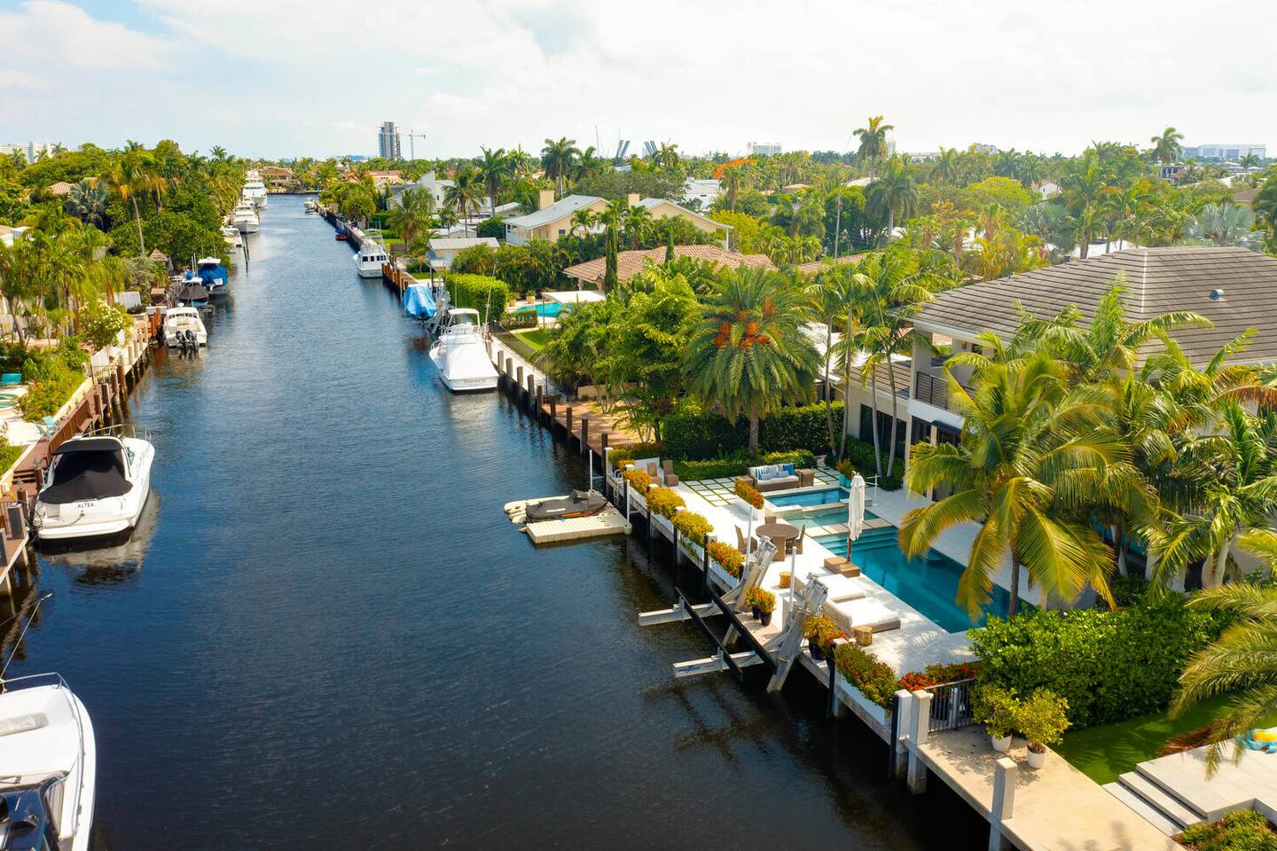 LUXURIOUS MANSION by the water with 5 suites!!