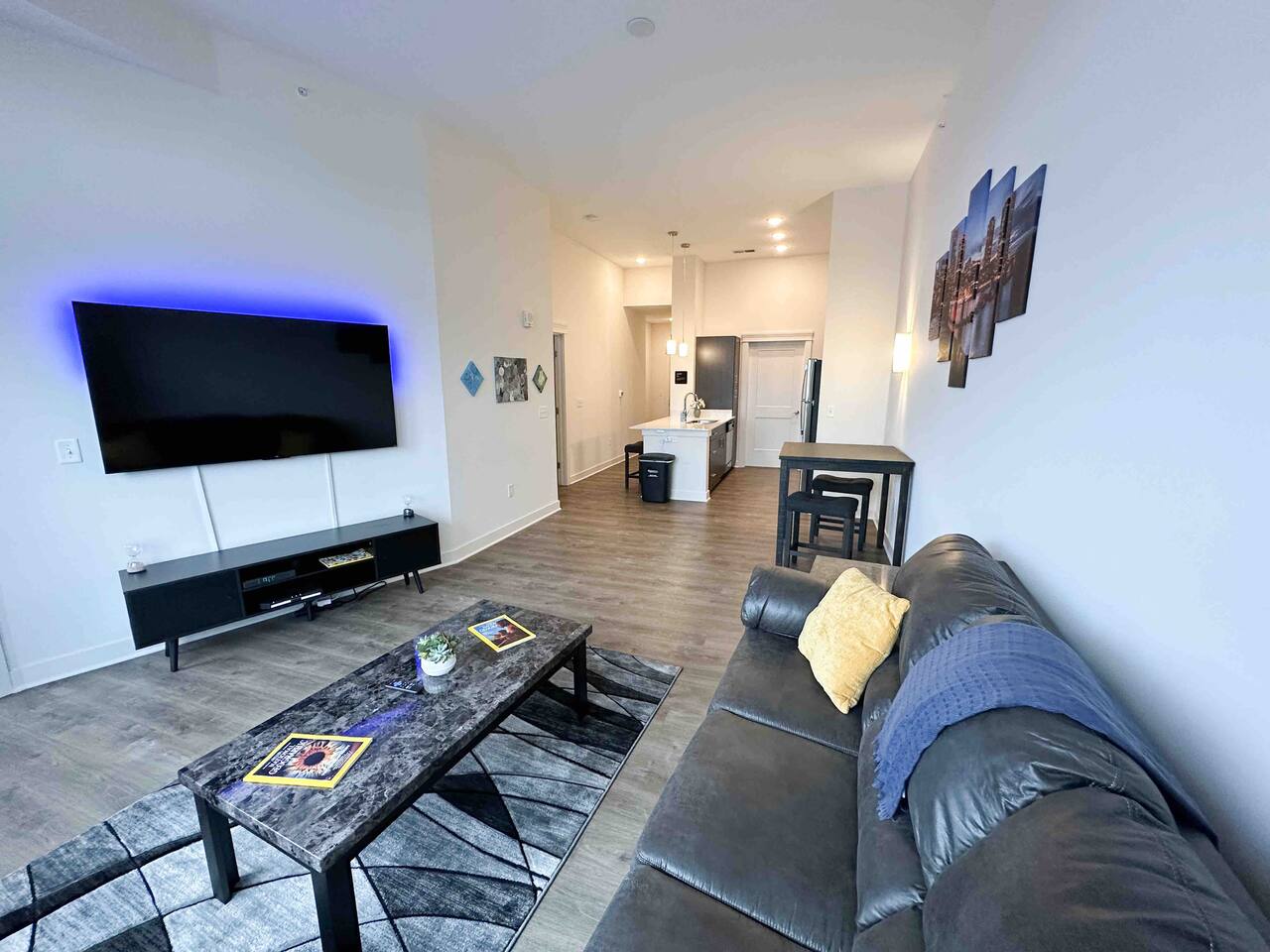 Broad Ripple Top Floor 1BR w/ FREE PKNG/ Riverview