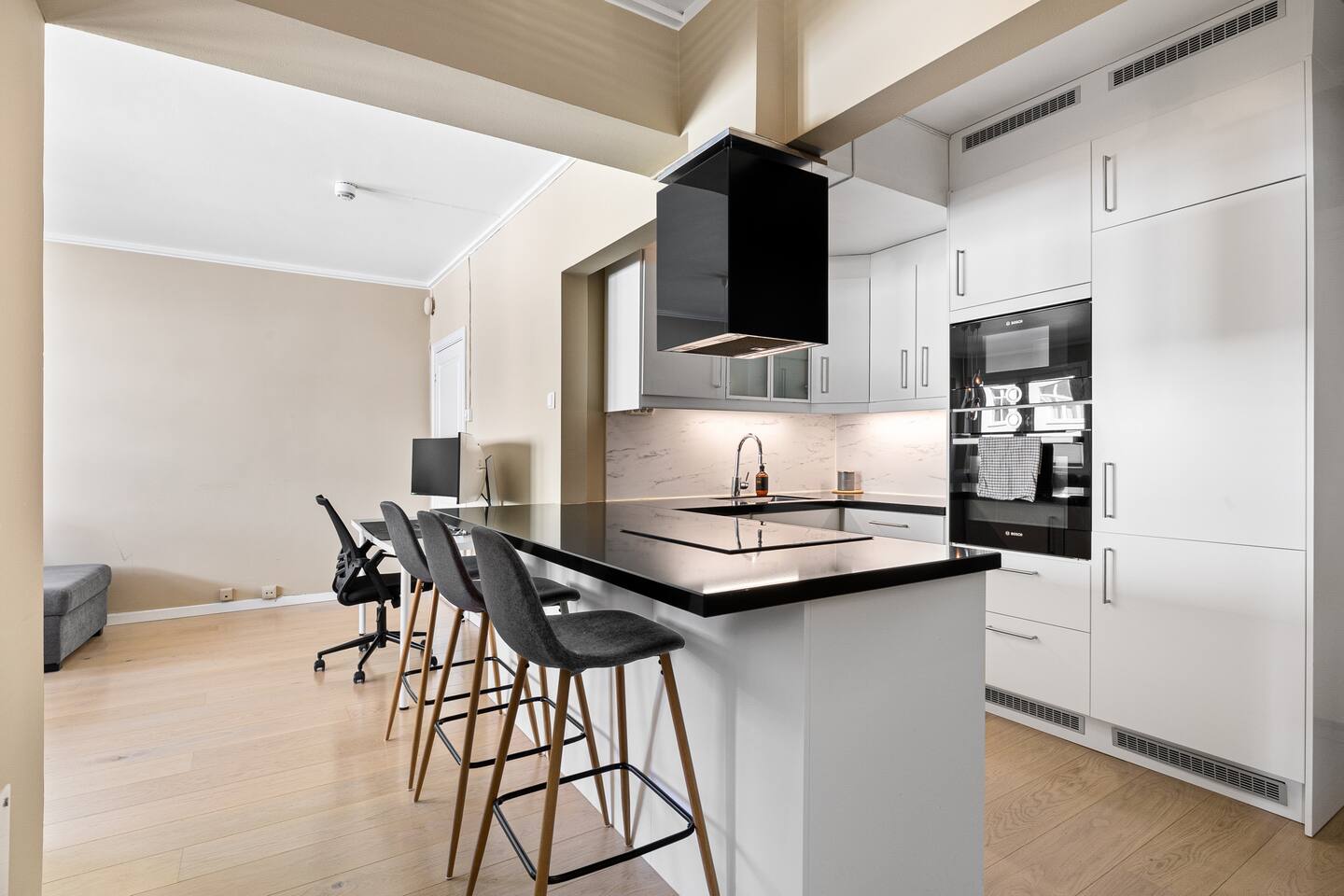 2 min to Bryggen | Rooftop + office w/ 49" Screen