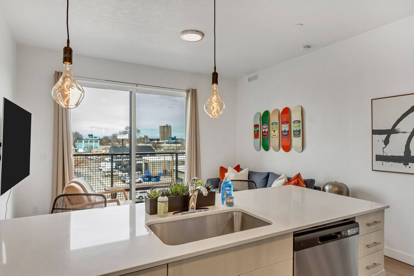 Granary Downtown King Suite +CoWorking Space + Gym