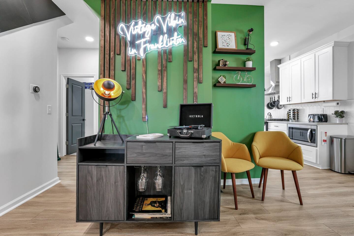 King Beds+Games | HUGE Downtown Retreat | Dogs ok