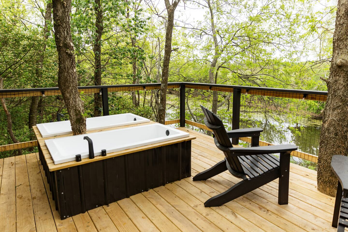 KY’s #1 Wishlisted Stay-Treehouse and outdoor tubs