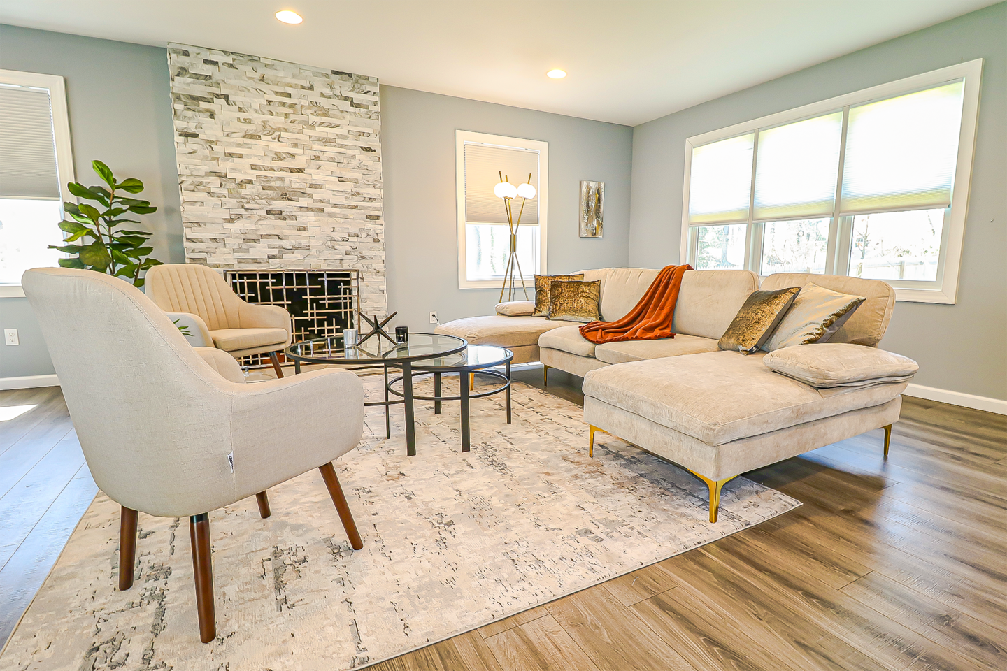 Lavish Spacious Home Near Town • Game Room • 4BR