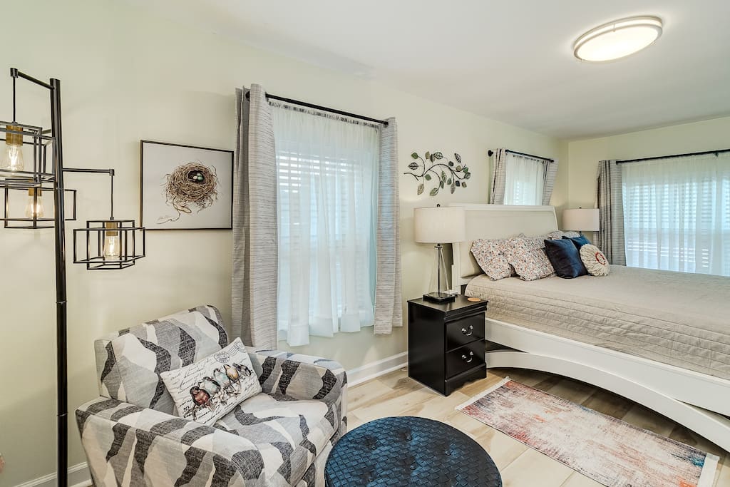 Farmhouse Chic 3BR/2BA Home Near I-4, Fully Fenced