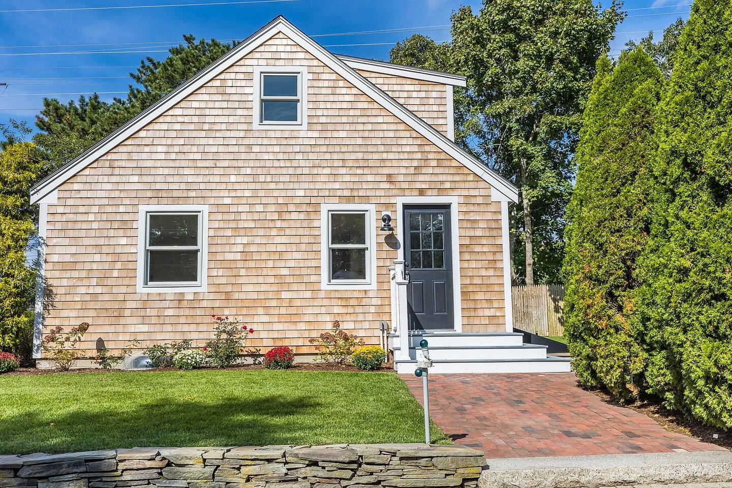 Cozy Luxe Cape House - 5 min to Beach!