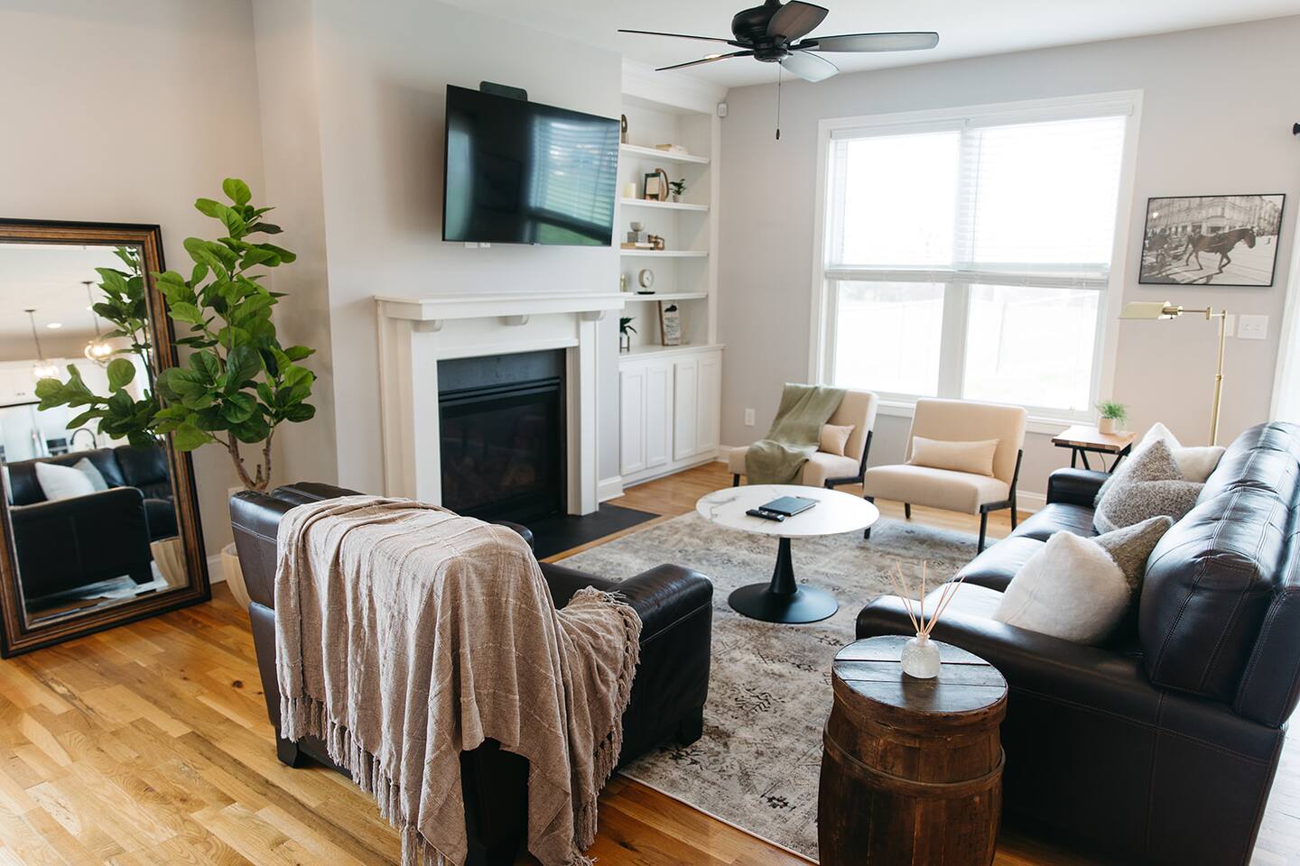 Urban Downtown Stay| Spacious Large Home | MLK