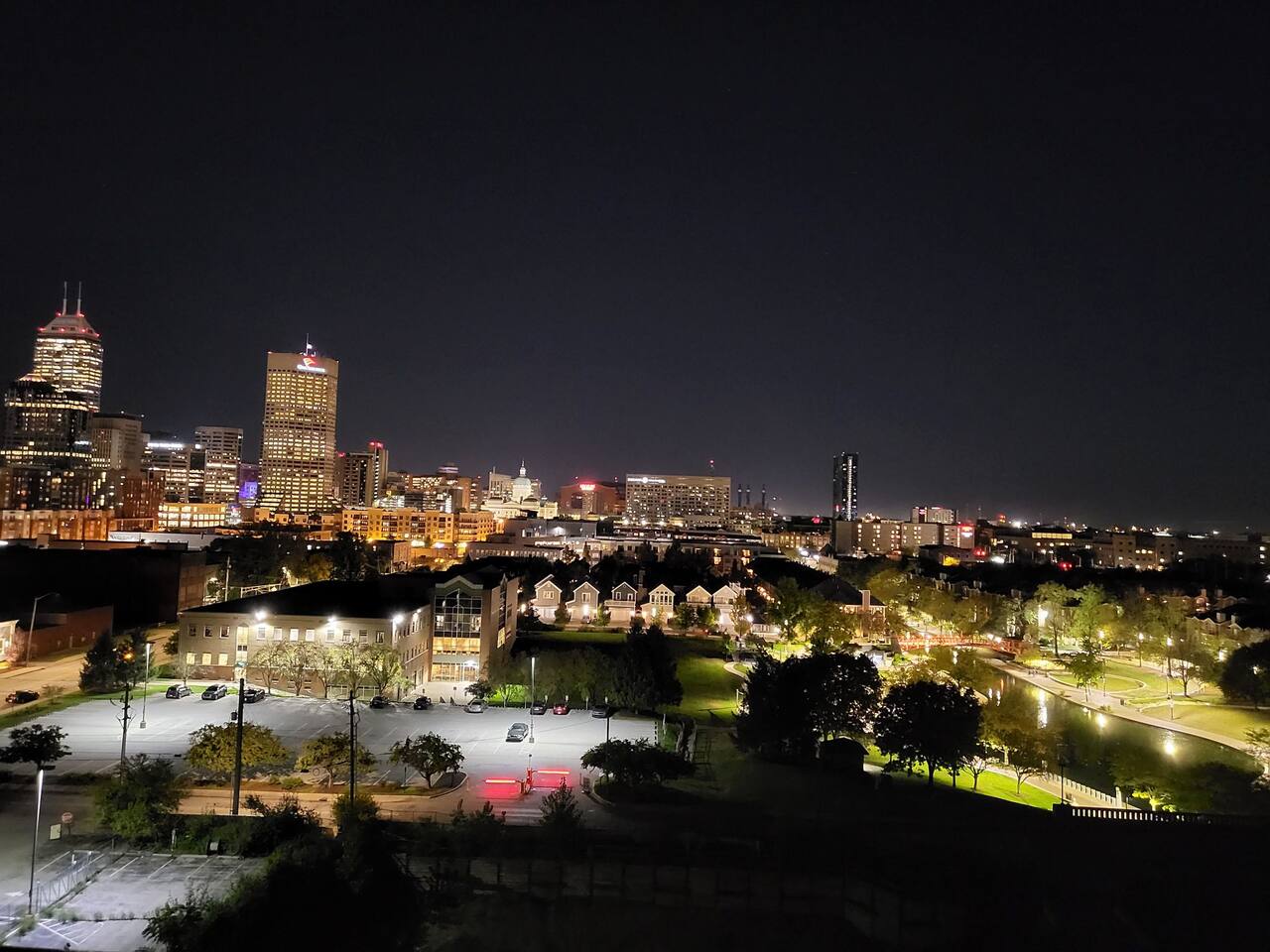 The Crimson Place w/Free Indoor Parking