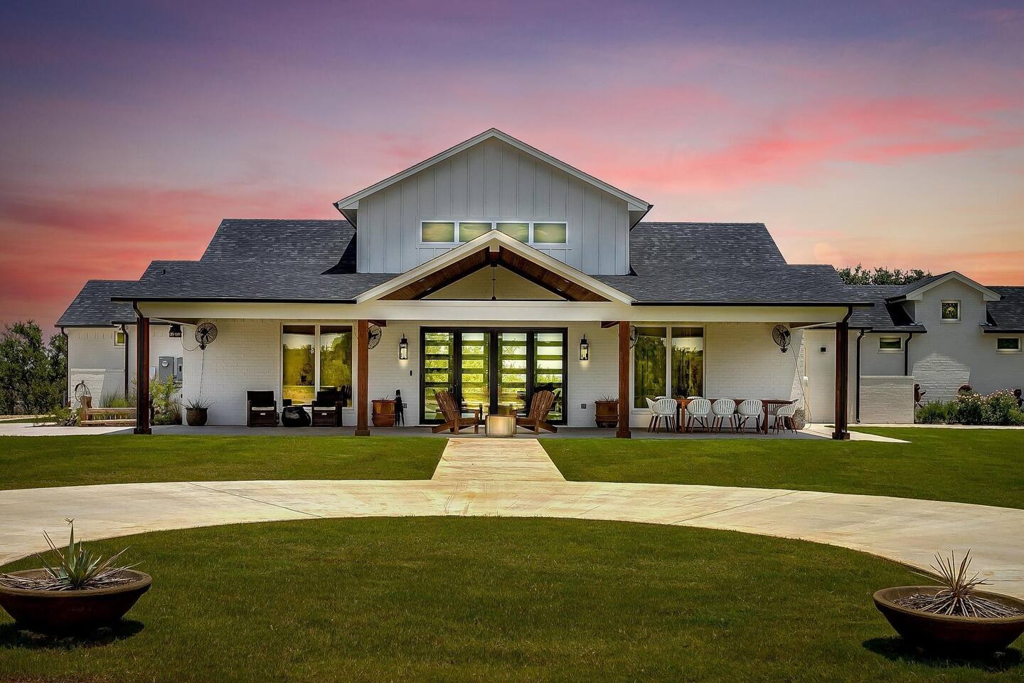 8 bdrm Ranch, Pool, Hot Tub, Fishing, Fire Pits