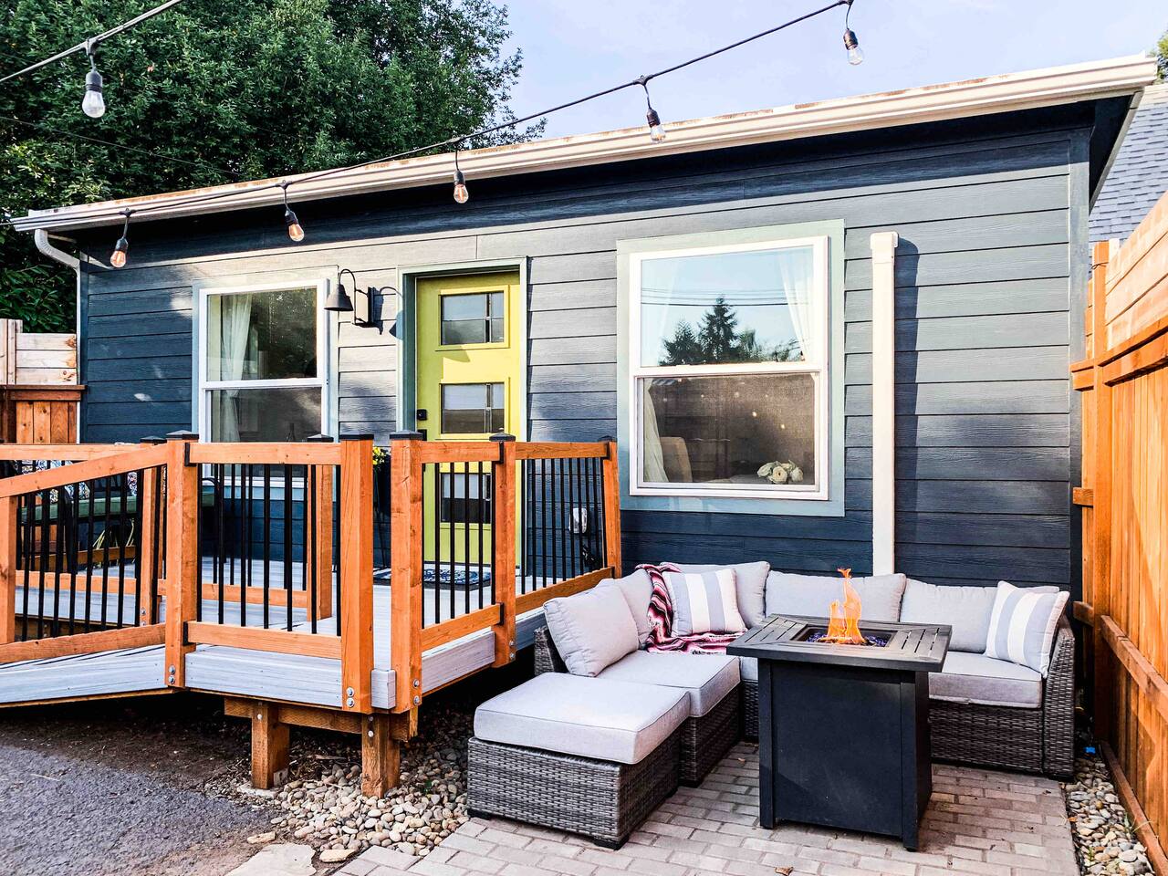 Perfect for two! Hot tub, King Bed, Fire pit