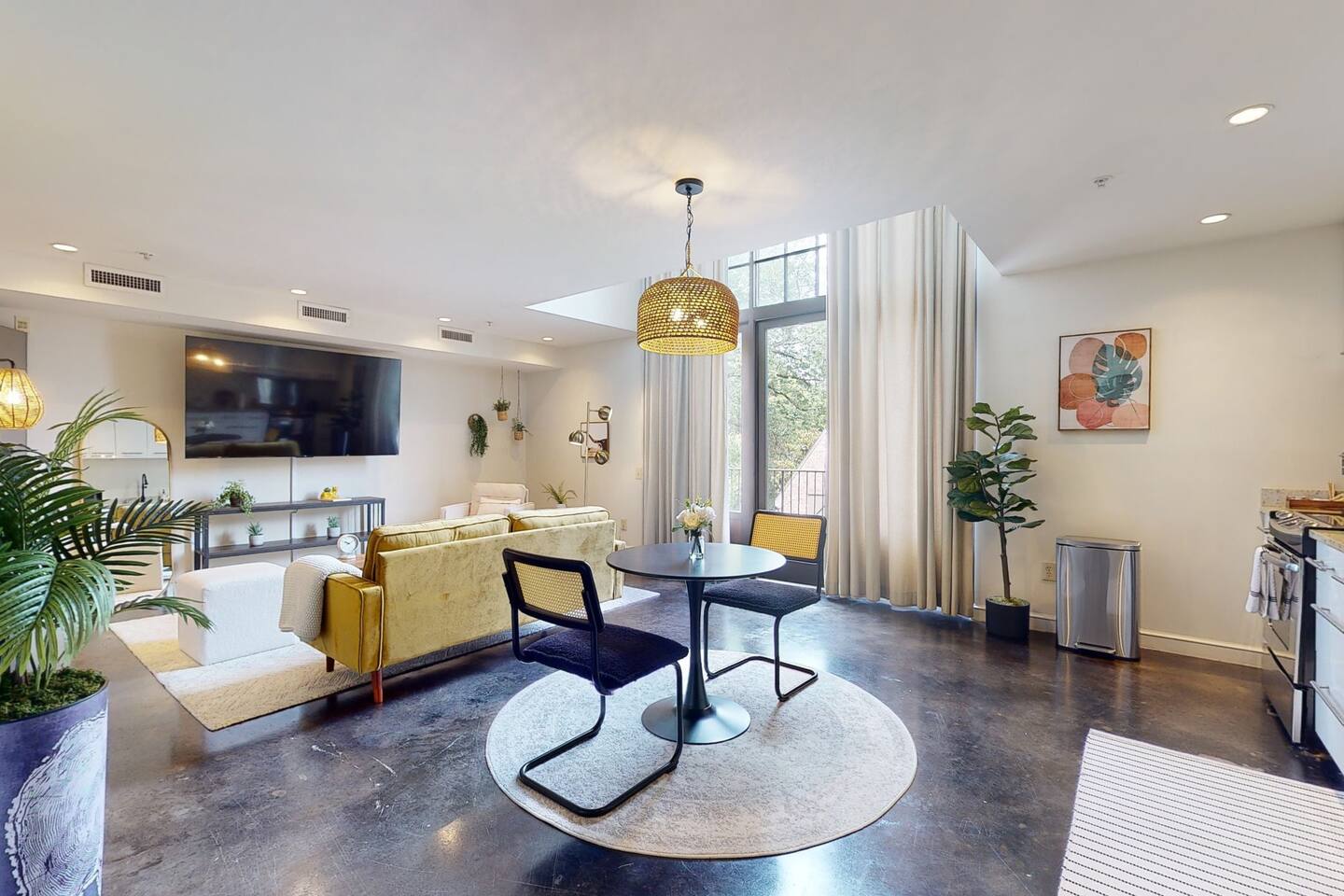 Charmingly Trendy Cloverdale Loft - Gated Parking!