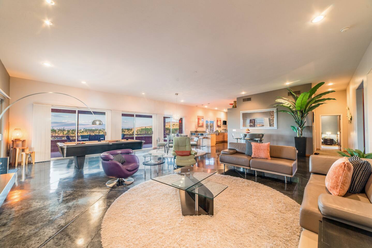 Moonlight Desert Mountain Views close to Dt