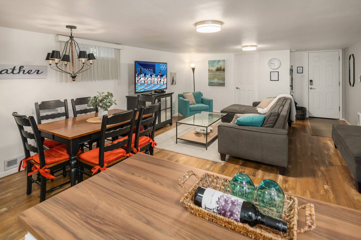 NEW 2 BDRM Airport/ Downtown Seattle, Pvt Modern