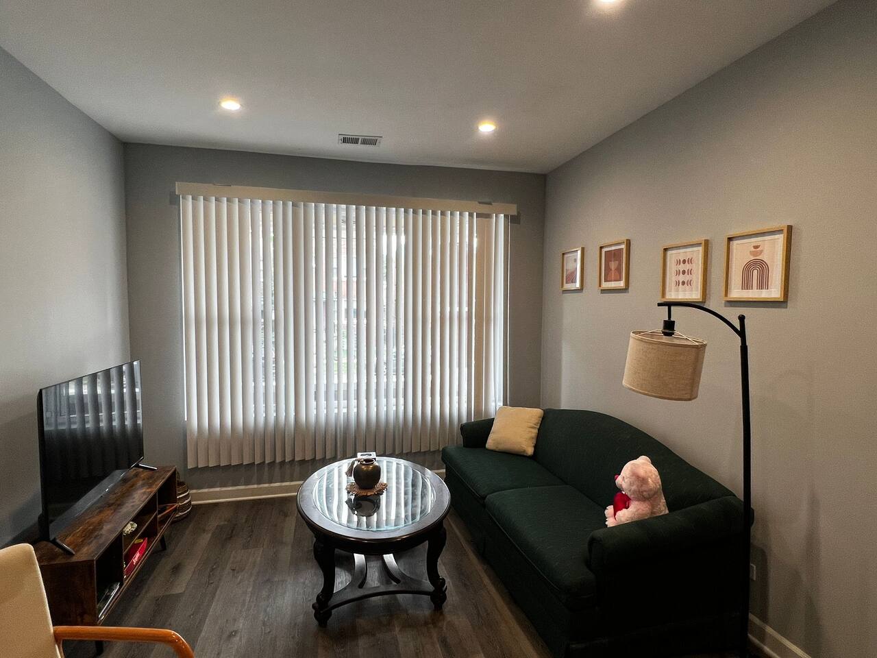 Cozy 2BR Getaway with Queen Bed & Reserved Parking