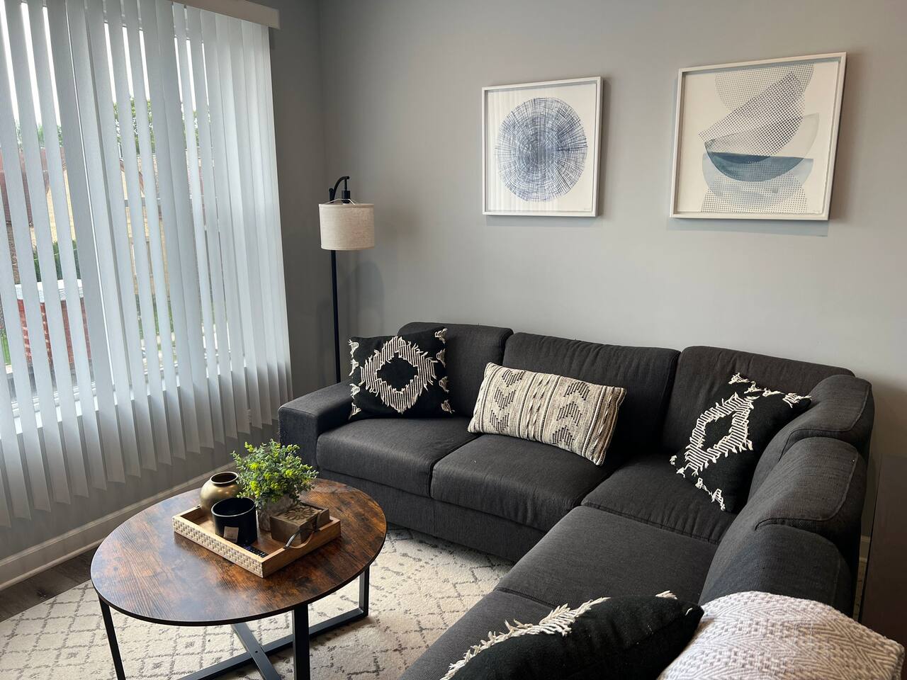 Charming 3BR Condo, King Bed,  Free Parking