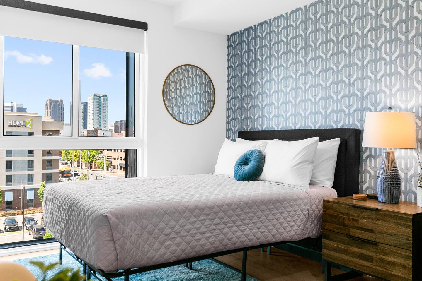 Prime Location! Steps to UAB, Cafés & Fast WiFi