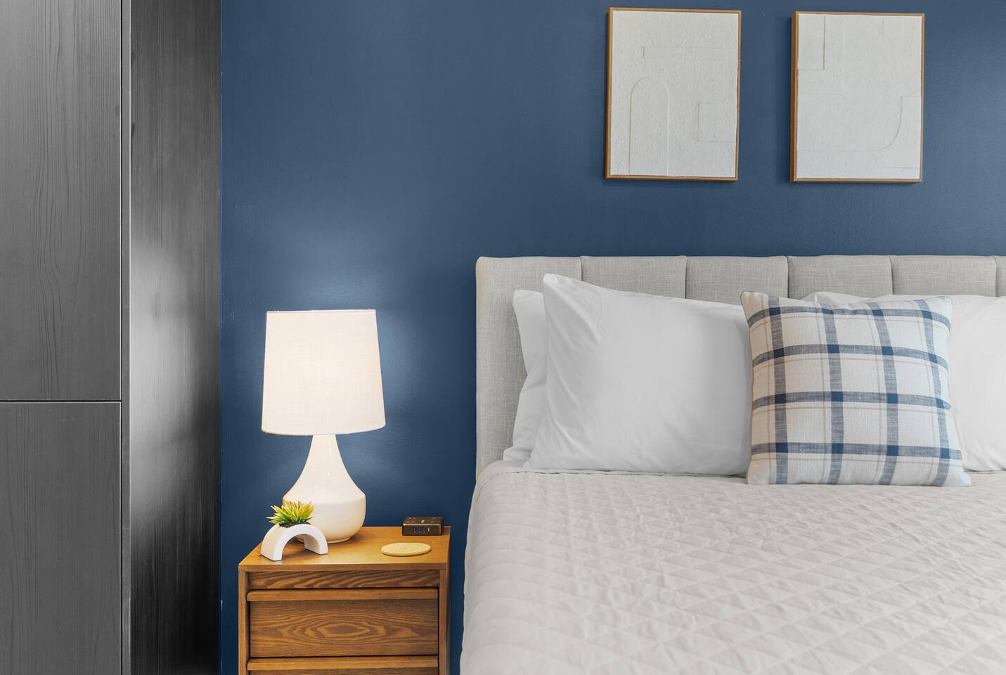 Steps away from UAB hospital, Restaurants & Coffee