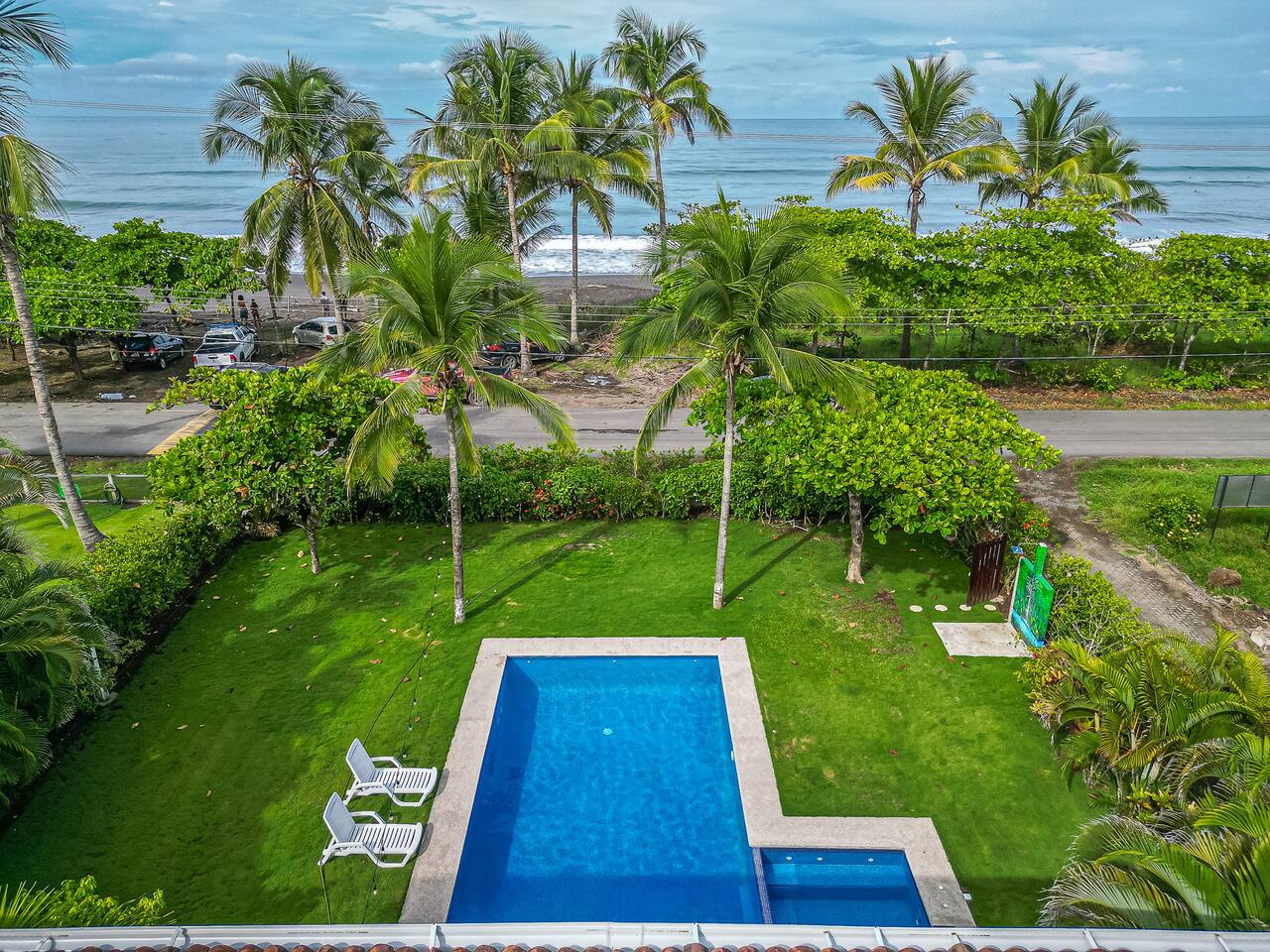 Amazing Private Beach Front Villa with Hot tub