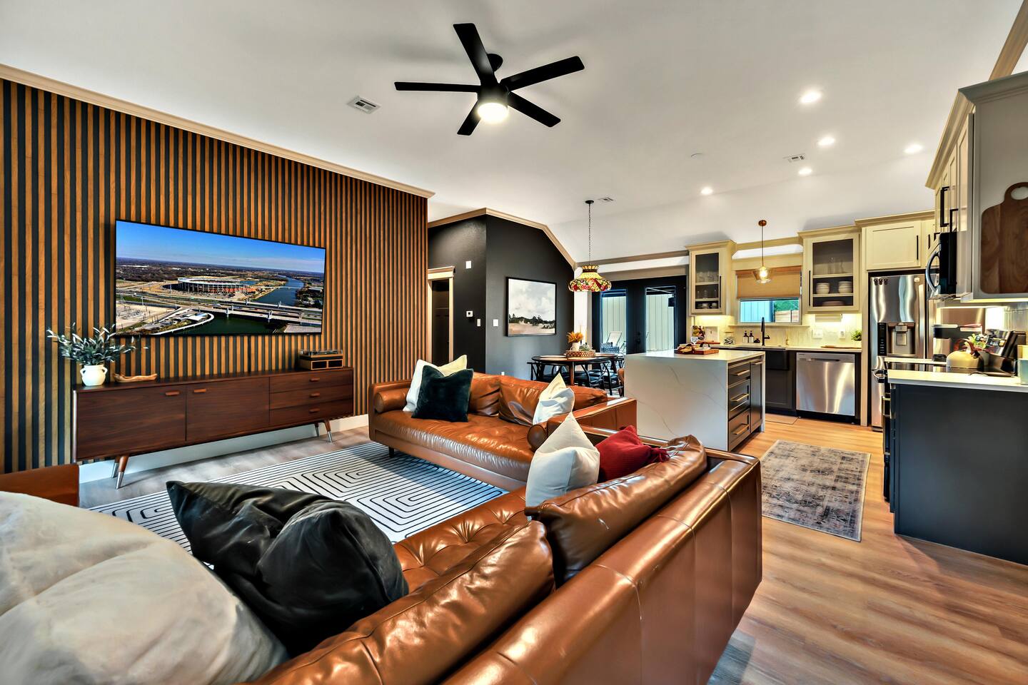 Lonetree Ranch Outdoor Oasis, Hot Tub, BU/Magnolia