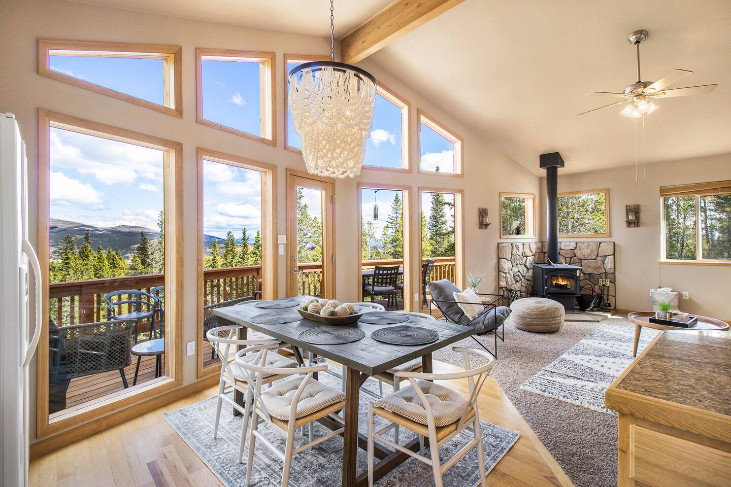 Mountain Views/Hot tub/35min to Breck/Pet Friendly