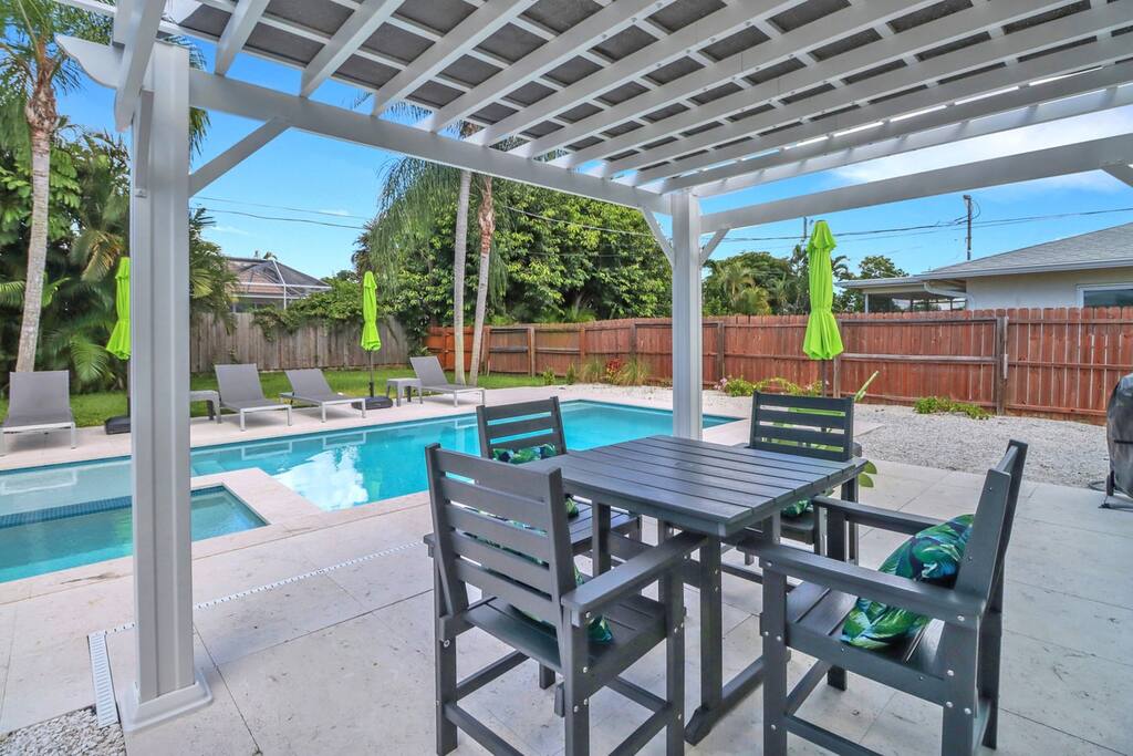 Little Beach House w/ POOL&SPA - Vanderbilt Beach