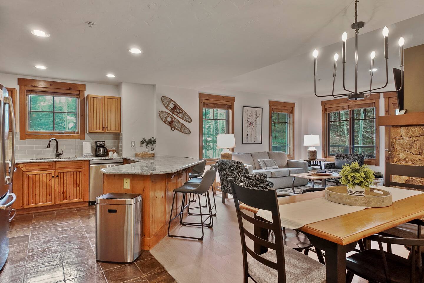 1 Block Walk to Main Street & Lift | Resort Ski-In