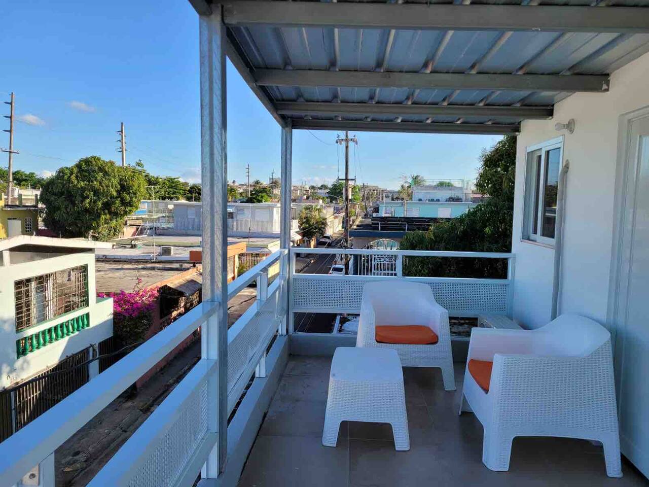 3BR Budget Beach Getaway, 15 mins walk to Beach