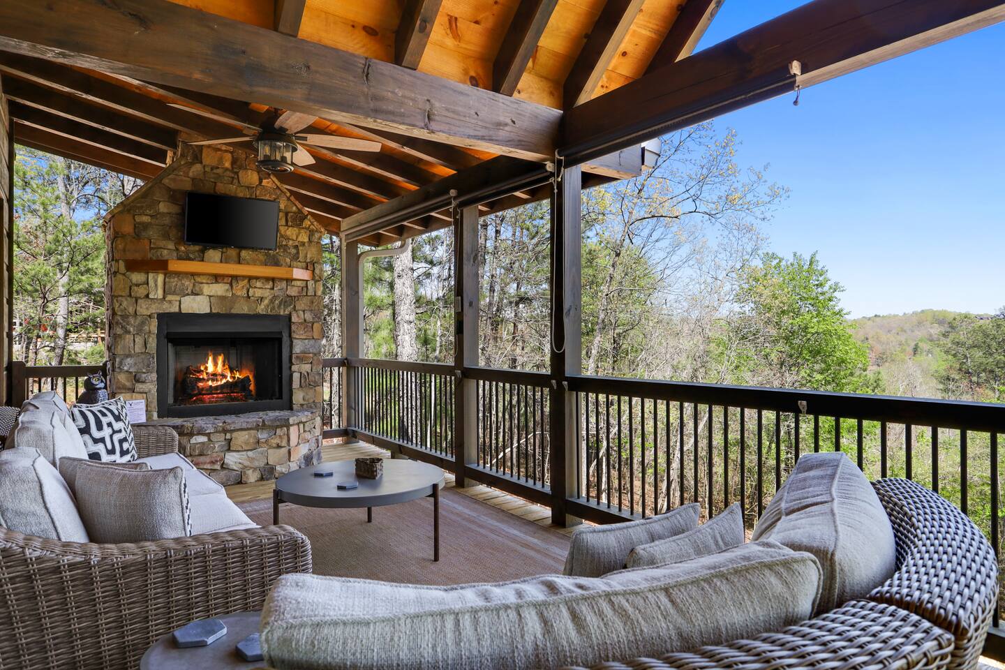 Deer Ridge Retreat - Blue Ridge, Georgia